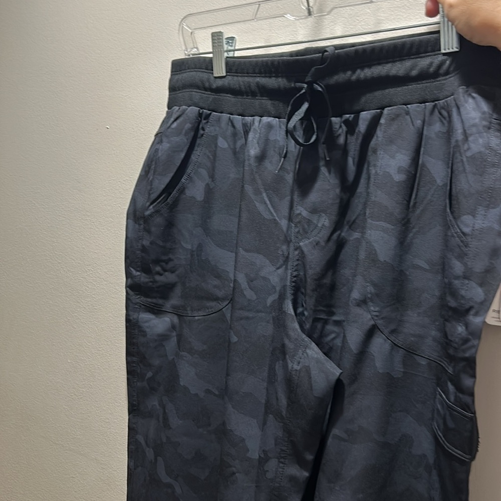 NWT RBX Crop Cargo pants Sz Large Black Camouflage - Picture 4 of 16